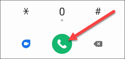 Wir wählen die Voicemail-Nummer auf Android.